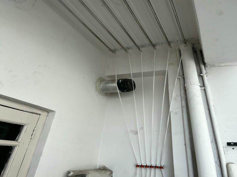 Ceiling pulley hanger system